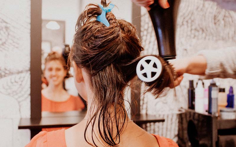 Profesjonalna koloryzacja w salonie fryzjerskim Lusia na warszawskiej Ochocie